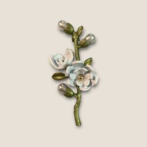 Vintage White Floral Enamel & Faux Pearl Brooch Pin